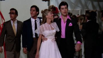 Robe blanche de Sandy (Olivia Newton-John) dans Grease