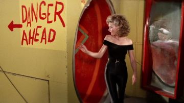 Pantalon en cuir noir de Sandy (Olivia Newton-John) dans Grease