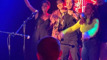 Mono largo negro con tirantes finos usado por Lola aka Flavie Delangle en la serie Skam France temporada 7