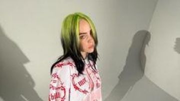 Blohsh Mom ❤ T-shirt worn by Billie Eilish on the Instagram account of @blohsh