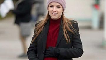 Darby Love Life Anna Kendrick Black Wool Trench Coat of Darby (Anna Kendrick) in Love Life (S01E02)