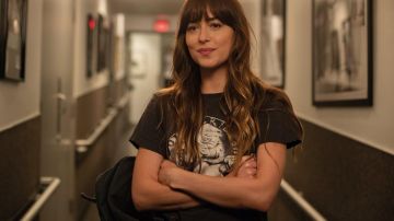 Tee shirt worn by Maggie Sherwoode (Dakota Johnson) in The Voice of Success
