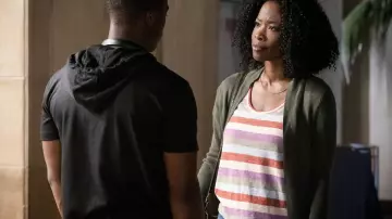 Tee shirt portée par Grace James (Karimah Westbrook) dans All American (S02E03)