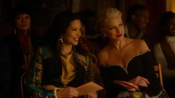 Top portée par Gloria Grandbilt (Katherine LaNasa) dans la série Katy Keene (S01E13)