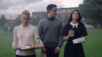 Vestido usado por Veronica Lodge (Camila Mendes) en Riverdale (S01E02)