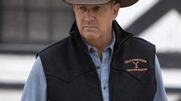 Yellowstone Dutton Ranch Black Vest Wool Blend worn by John Dutton (Kevin Costner) in Yellowstone TV series outfits (Season 2 Episode 3)