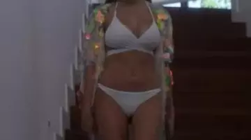 The bra pink Corpino Relleno de Carla (Ester Expósito) in Elite (S02E01)