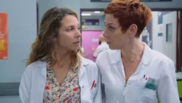 La chemise fleurie de Léa Nebout (Marie Hennerez) dans Plus belle la vie S15E3672
