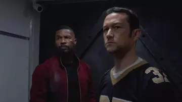 Les looks du film Project Power : la veste rouge portée par Art (Jamie Foxx)