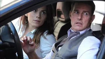 Cravate en soie Black Grey Novelty portée par Tom Cruise sur le tournage de Mission: Impossible - Dead Reckoning - Part One