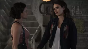 Veste portée par Mia (Jordana Brewster) comme on le voit dans Fast And Furious 9