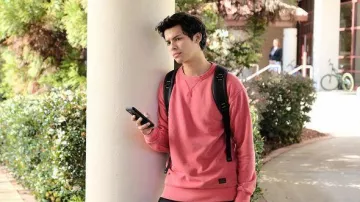 Red Sweatshirt (S2E10) of Miguel Diaz (Xolo Maridueña) in Cobra Kai - Took me weeks to find it haha