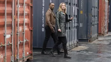 Bottes de combat noires Miu Miu portées par Sharon Carter (Emily VanCamp) dans The Falcon and the Winter Soldier Wardrobe (S01E03)