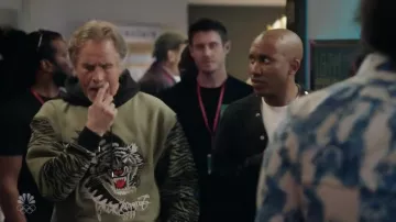 The hoodie Kenzo x Kansai Yamamoto tiger print worn by Rick (Don Johnson) in the series Kenan (Season 1 Episode 10)