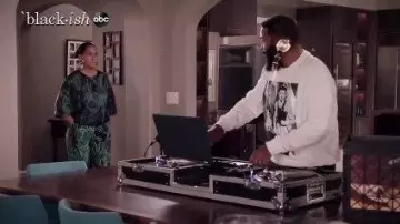 Hoodie porté par Andre 'Dre' Johnson (Anthony Anderson) dans black-ish (S07E17)