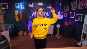 Sweat jaune lacoste de Michou dans J'AI ENFIN FAIS LES LOCKS ... ! (j'ai un sacré flow ptdrrrr)