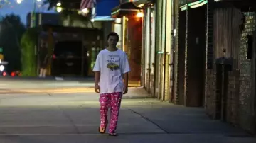 Los pantalones rosados con estampado de Hello Kitty usados por Peter Parker (Tom Holland) en la película Spider-Man: Homecoming
