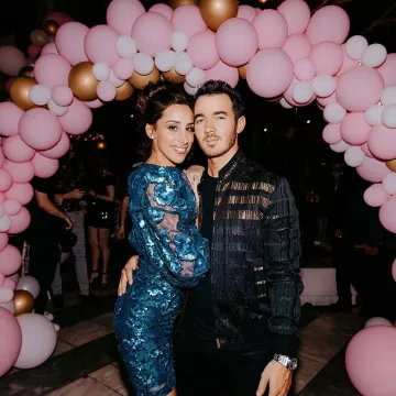 Vestido usado por Danielle Jonas en la cuenta de Instagram de @kenielle_forever18