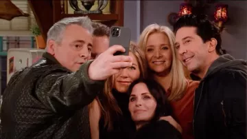 Apple iPhone 11 Pro Max utilisé par (Matt LeBlanc) dans Friends: The Reunion