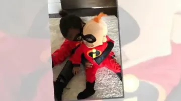 Déguisement porté par Chicago West dans la vidéo Baby Chicago look incredibly adorable in Halloween custome pics by Kim Kardashian Click to seeE