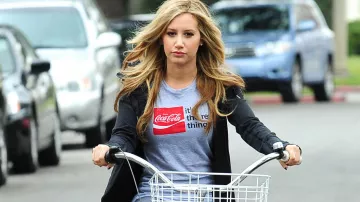 Tee shirt worn by Ashley Tisdale in the video Ashley Tisdale and Vanessa Hudgens - Picture Update (January 1 - 7, 2012)