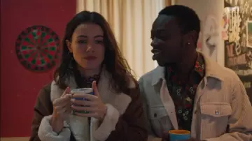 Veste en jean "Corduroy trucker" porté par Enzo Lopez (Azize Diabaté Abdoulaye) dans Ici tout commence (Episode 117)