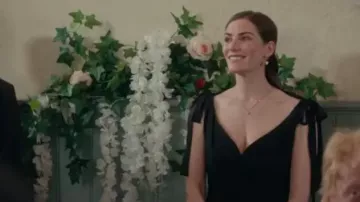 Black Dress with Shoulder Ties of Twyla Sands (Sarah Levy) in Schitt's Creek (S06E14)