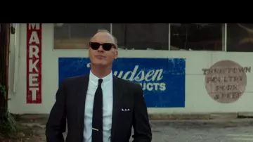 Gafas de sol de Ray Kroc (Michael Keaton) en The Founder