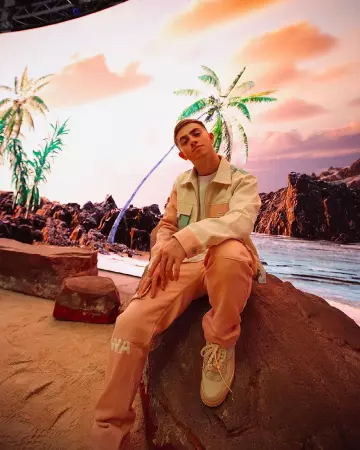 Veste de Michou dans Michou - Rockstar ft. Inoxtag (Clip Officiel)
