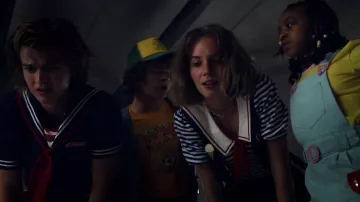 Chain necklace worn by Robin (Maya Hawke) as seen in Stranger Things (S03E05)
