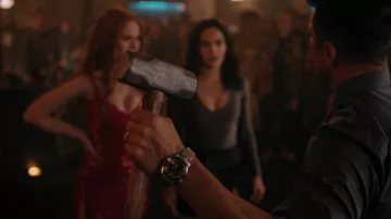 La montre OMEGA de Hiram Lodge dans Riverdale de Hiram Lodge (Mark Consuelos) dans Riverdale (S04E11)