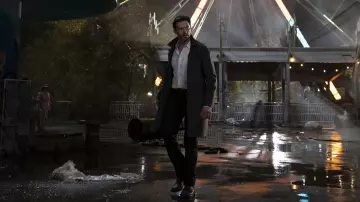 Gabardina usada por Nick Bannister (Hugh Jackman) en la película Reminiscence