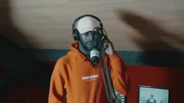 The sweatshirt hoodie orange Don Dada Athletics worn by Alpha Wann in his video Freestyle COVER FIRE on OKLM Radio