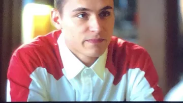white and red jacket worn by Ander Muñoz Arón Piper in the Elite series