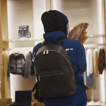 Sac à dos Josh Louis Vuitton porté par Central cee  sur son compte Instagram  @centralcee