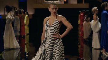 Halter Maxi Robe portée par Julien Calloway (Jordan Alexander) dans Gossip Girl (S01E01)