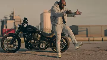 Sneakers de Kaaris dans Kaaris - Hallyday (Clip Officiel)