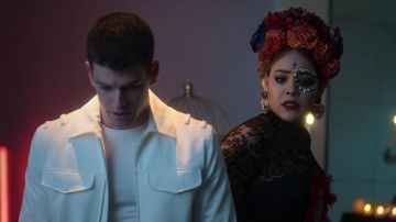 Elegant White Jacket worn by Guzmán (Miguel Bernardeau) in Elite (S02E05)