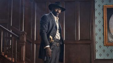 Long striped blazer worn by Rufus Buck (Idris Elba) in The Harder They Fall movie outfits