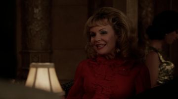 Cube Boucles d'oreilles portées par Peaches Présure (Sarah Aldrich) dans Mad Men (S06E06)