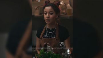 Tout ou Rien T-Shirt Noir de Maya Jimenez (Izabella Alvarez) dans La République de Sarah (S01E08)