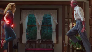 Red sneakers shoes worn by Wanda Maximoff (Elizabeth Olsen) as seen in WandaVision TV show wardrobe (Season 1 Épisode 5)