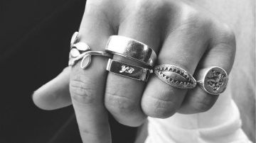 The silver ring worn by Yelena Belova (Florence Pugh) in the movie Black Widow