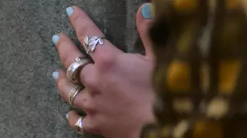 La bague en argent portée Yelena Belova (Florence Pugh) dans le film Black Widow