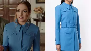 Blazer bleu porté par Fallon Carrington Elizabeth Gillies dans la série Dynastie 