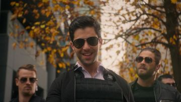 Ray-Ban black aviator sunglasses worn by Scott Turner (Josh Peck) as seen in Turner & Hooch TV series (S01E03)