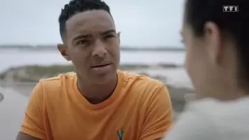 The orange t-shirt Zara with an ice rim worn by Solal (Benjamin Douba-Paris) in Here it all begins (Season 1 Episode 194)