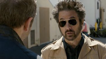 Ray-Ban RB3030 Outdoorsman aviator sunglasses worn by Rick Moreweather (Ray Romano) in Get Shorty (S02E04) TV series