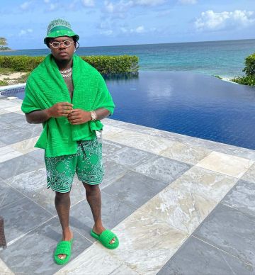 El pañuelo verde de Gunna imprimió pantalones cortos en su cuenta de Instagram @gunna