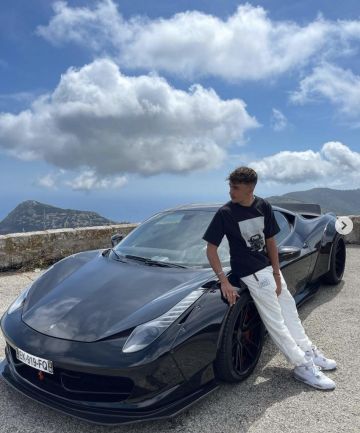 Le pantalon de jogging blanc Casablanca porté par Inoxtag sur son compte Instagram @inoxtagytb